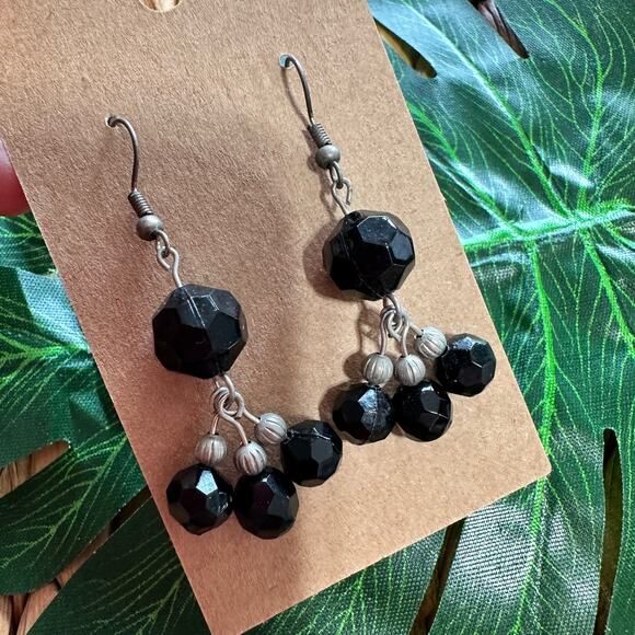 BOGO FREE BLACK BEAD EARRINGS - Picture 1 of 3